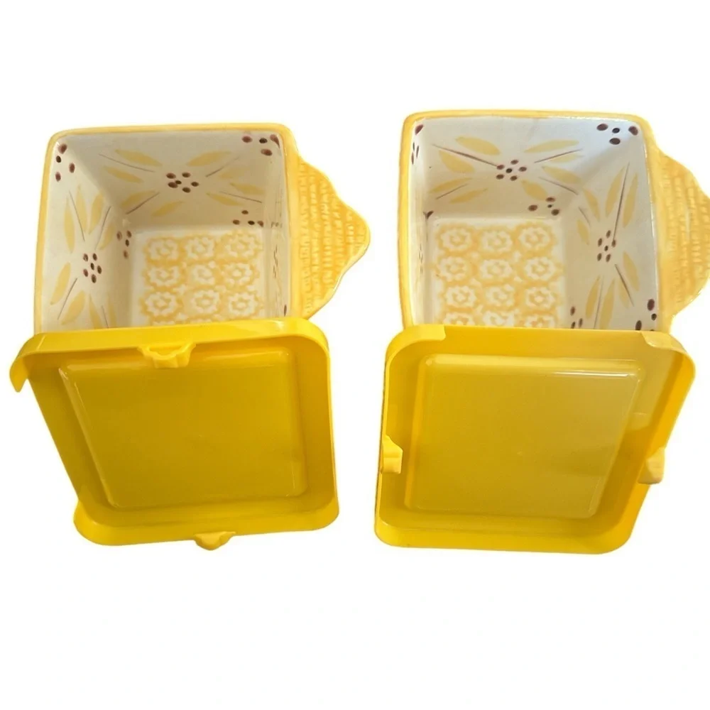 Temptations by Tara OLD WORLD Yellow 10 oz Ramekins w/ Lids Set of‎ 2 (4 Pcs)